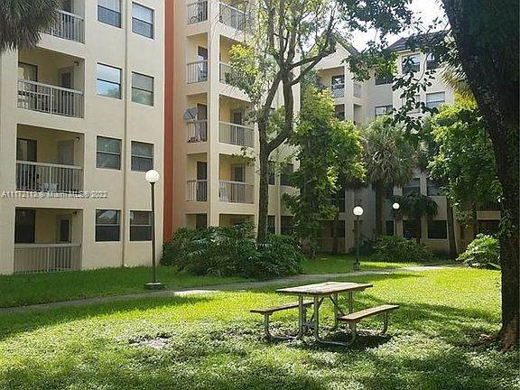 5th image of 8333 Lake Dr APT 306
