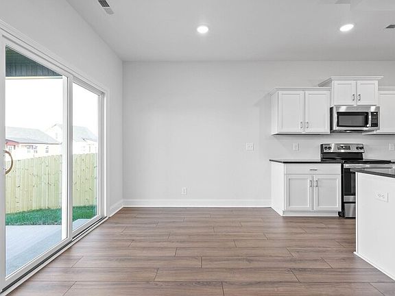 4th image of 282 Elwell Rd