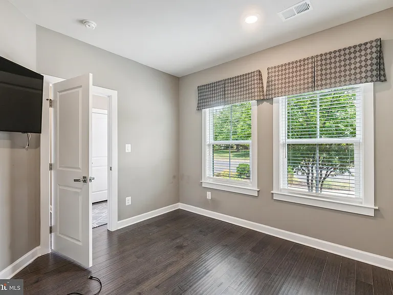 13212 Woodland Park Rd — Photo 4