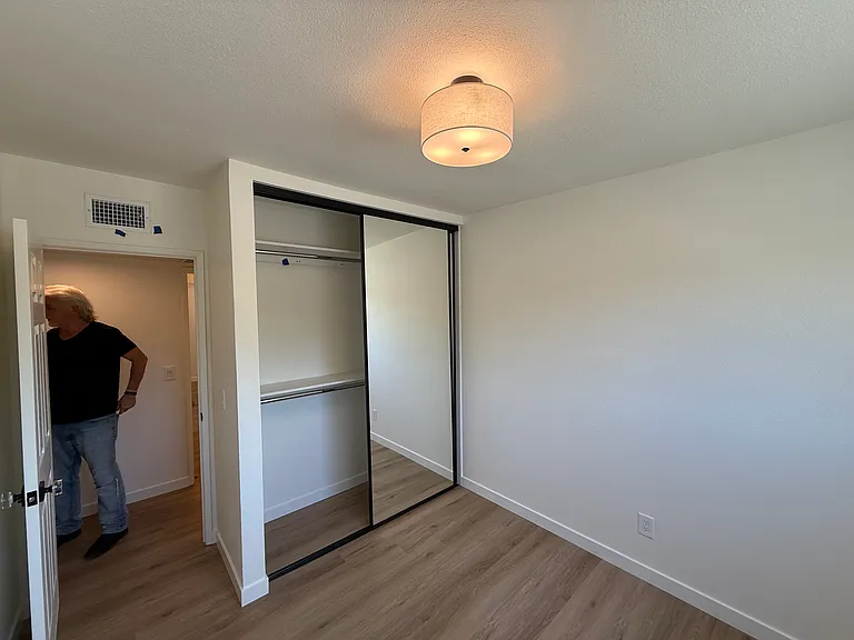 118 N Gladys Ave — Photo 3