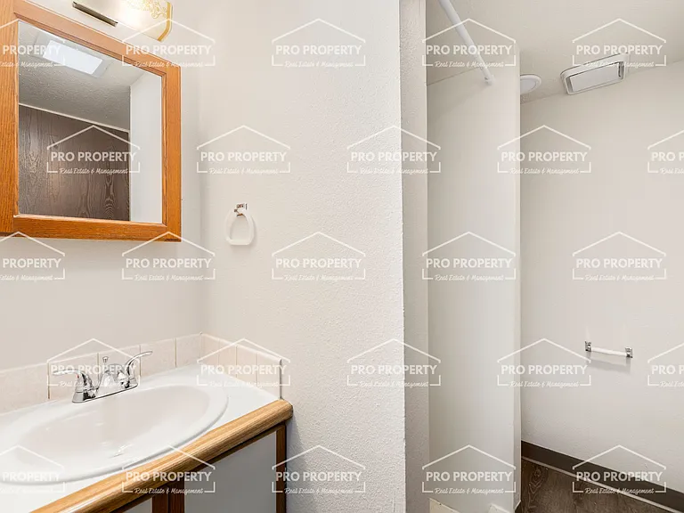 442 E 13th St #B — Photo 14