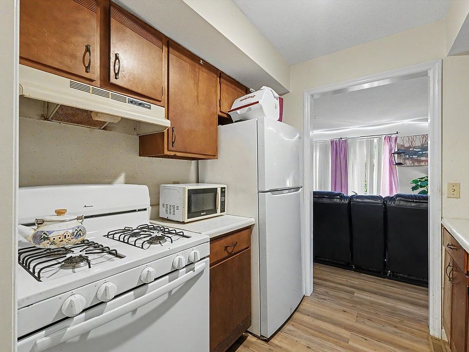1st image of 1002 E Harding Dr APT 101