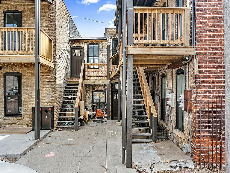 11_Exteriors11_mls