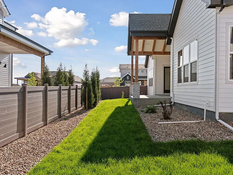 1425 Burt Ave — Photo 46