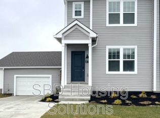 12424 S Parkwood Ln, Lees Summit, MO 64086
