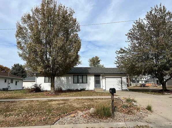 220 W 18th St, York, NE 68467