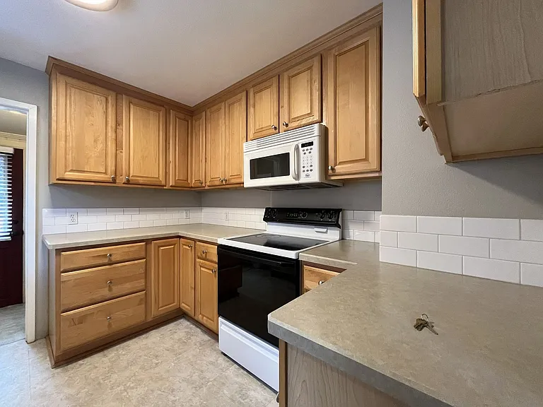 3355 NE 73rd Ave — Photo 9