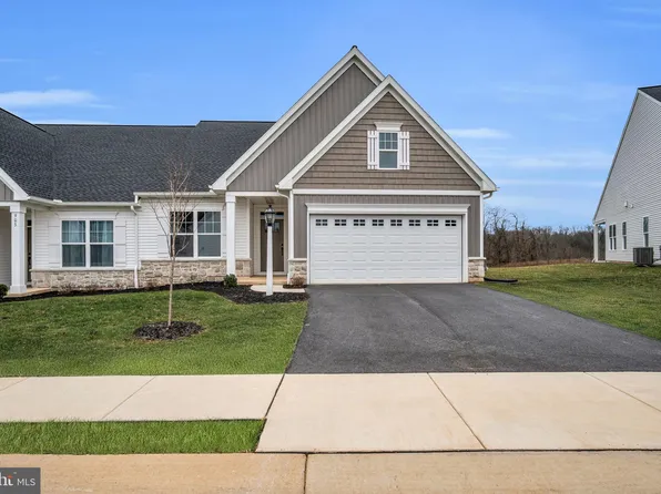 899 Shadowbrooke Dr, Dover, PA 17315