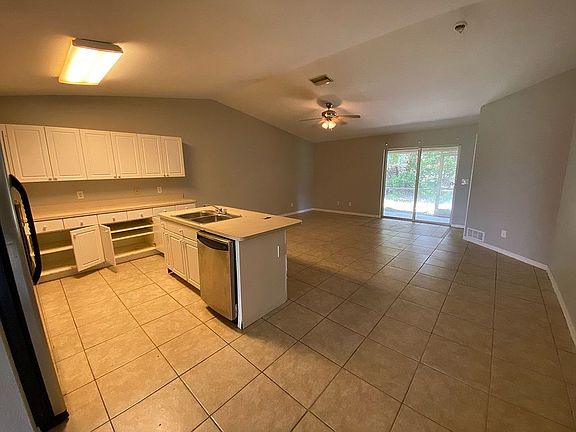 4th image of 409-411 NE 25th Ave