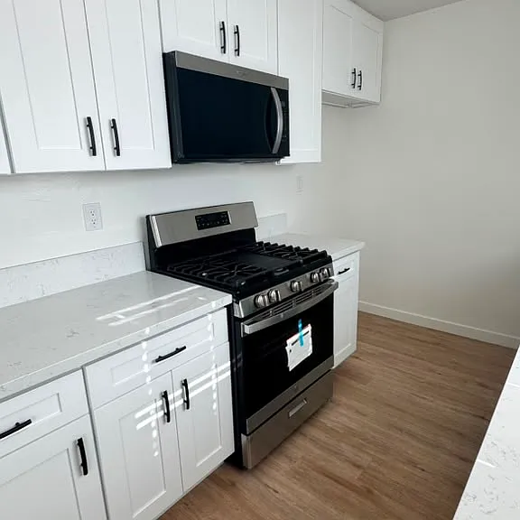 15470 Moorpark St #14 — Photo 1
