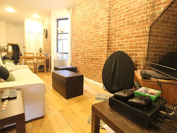3rd image of 225 E 28th St #3E