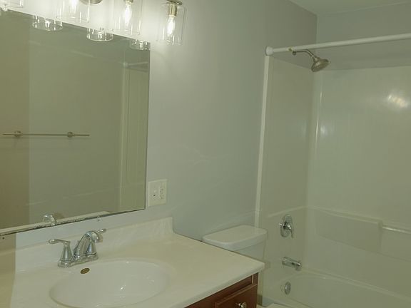 4th image of 2422 7th Ave APT B