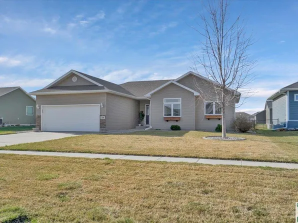 408 Wood Meadows Dr, Sergeant Bluff, IA 51054