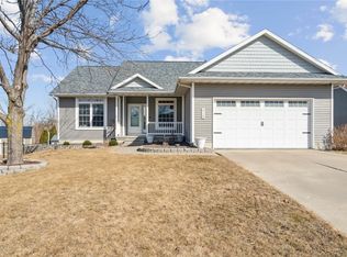 5725 Bethpage Cir SW, Cedar Rapids, IA 52404