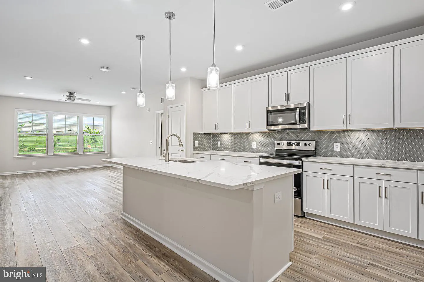 2 bed, 2.0 bath, 1296 sqft, $2,850 — Photo 3