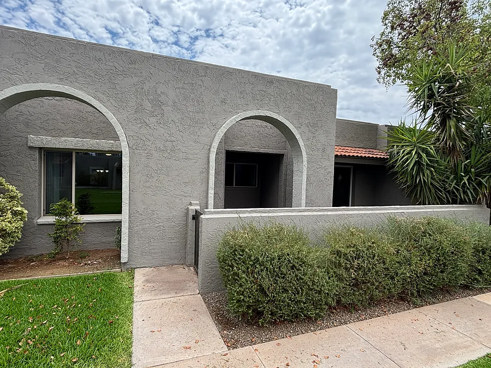 7206 N Via De Paesia