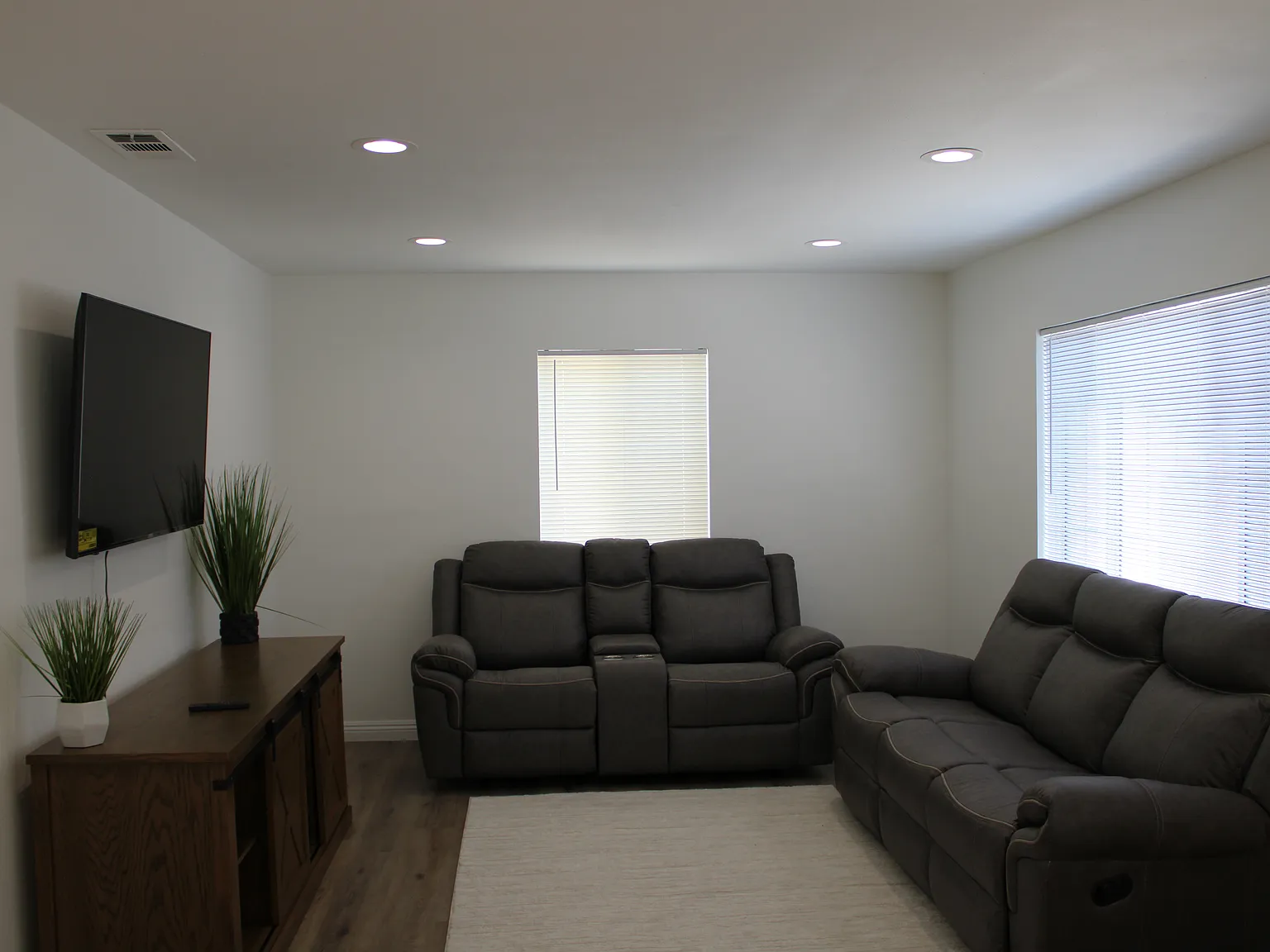 4 bed, 1603 sqft, $6,200 — Photo 4