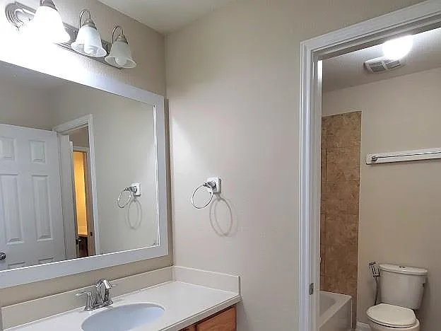 10007 Shire Green Ln — Photo 42