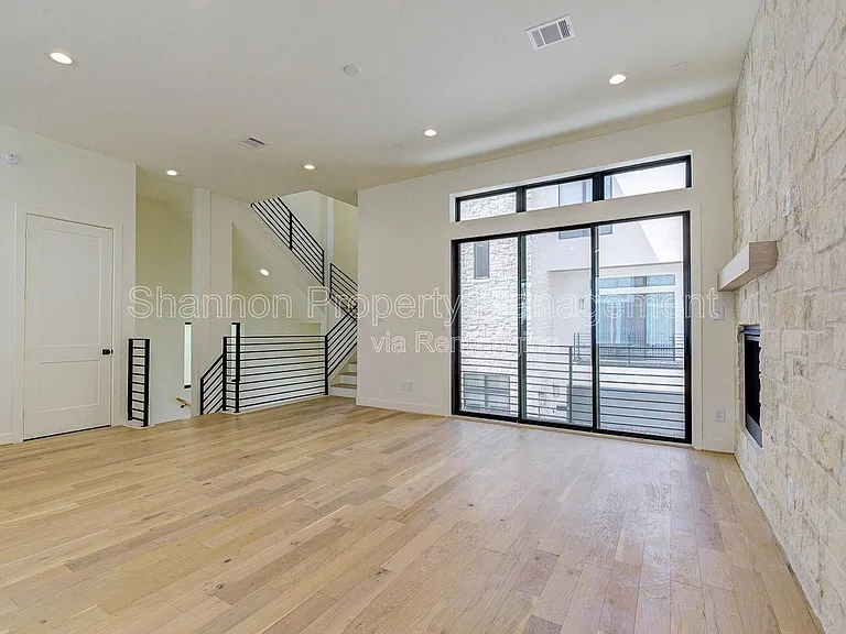 1803 Dunlavy St — Photo 11