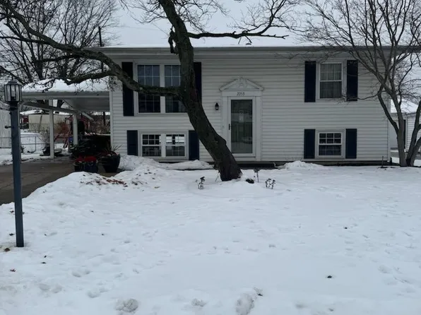 2253 Knollaire Dr, Washington, IL 61571