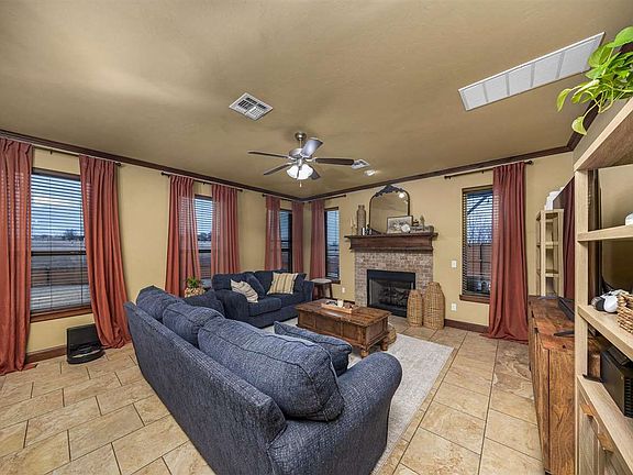 3rd image of 1129 NE Scissortail Dr