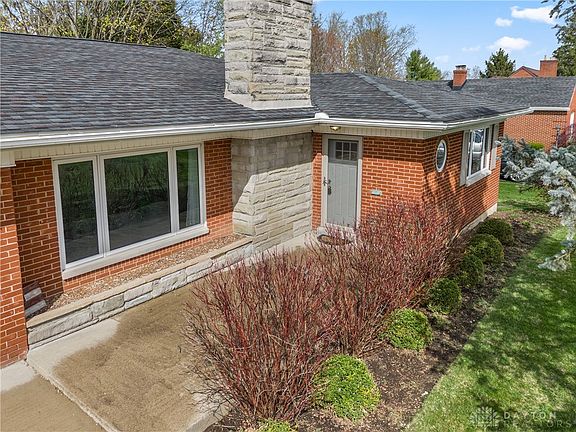 5th image of 21 Marchester Dr