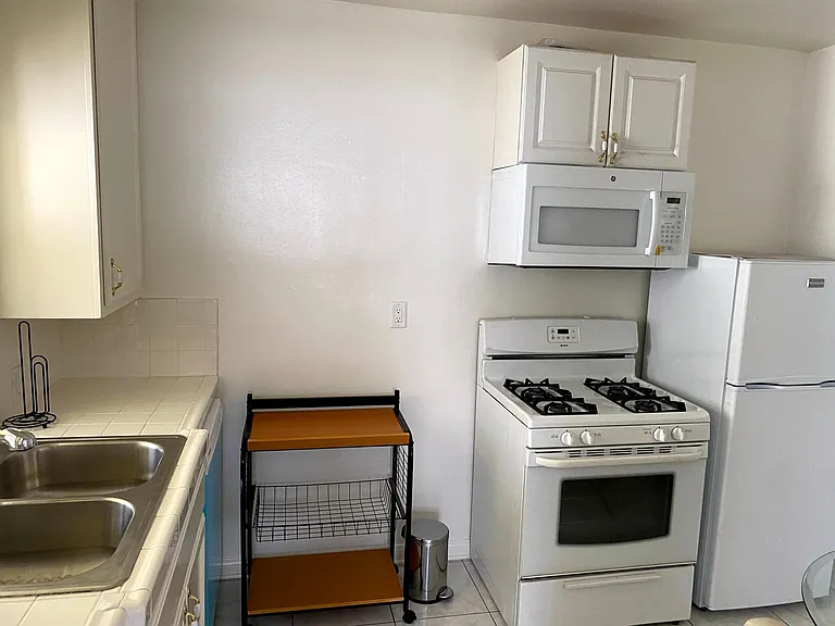 7711 Romaine St #7711 — Photo 2