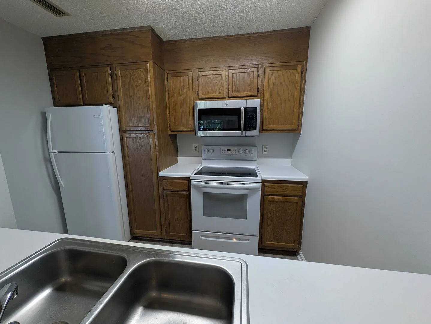 4021 E Whirlaway Court — Photo 3