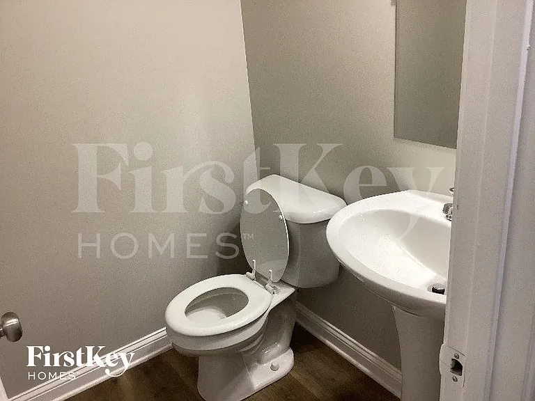 850 Samantha Ln — Photo 11