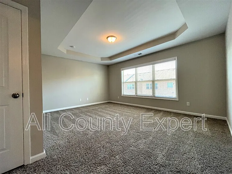 912 Rose Way — Photo 15