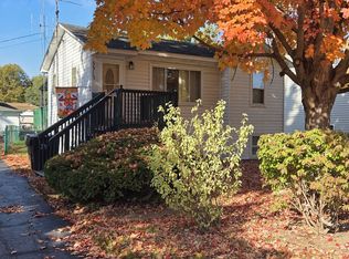 5313 Burwood Rd, Oakwood Hills, IL 60013