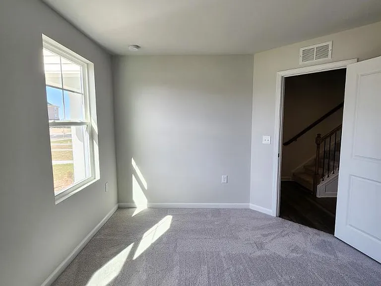 2431 Kasota Ln — Photo 7