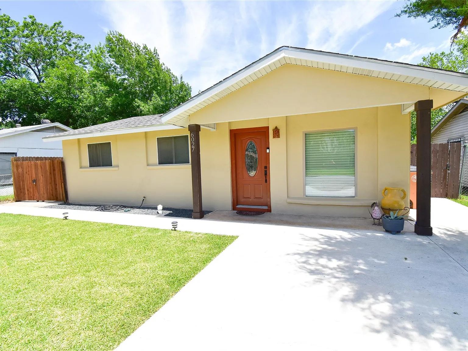 4 bed, 2.0 bath, 1444 sqft, $2,500 — Photo 2