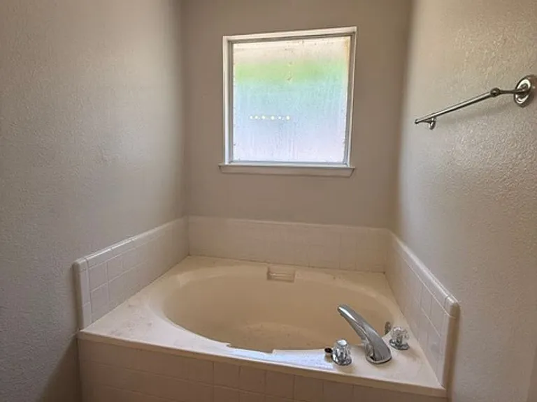 3933 Wake Forest Ln — Photo 9