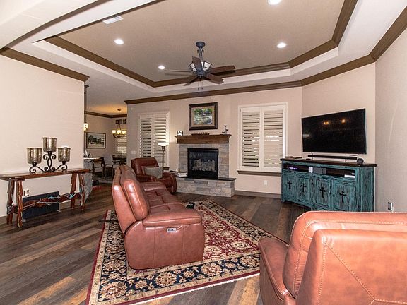 3rd image of 504 N Avenue Y