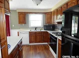 3661 Gardenia Dr, Baldwinsville, NY 13027