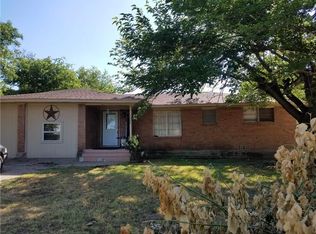 1227 Lynnwood Dr, Cleburne, TX 76033