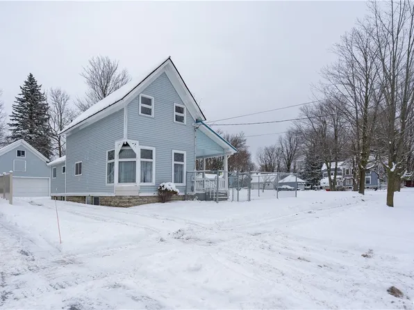 121 E Kirby St, Dexter, NY 13634