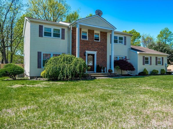 4 Hollis Rd, East Brunswick, NJ 08816