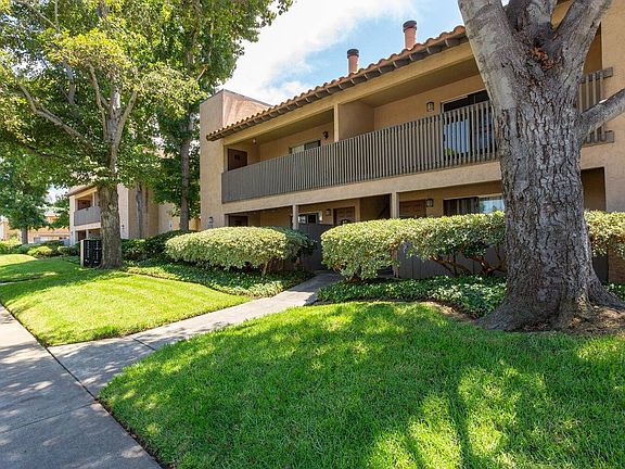 575 D St Chula Vista CA 91910-Front of Community