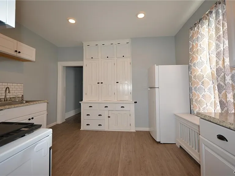 41 N Main St — Photo 14