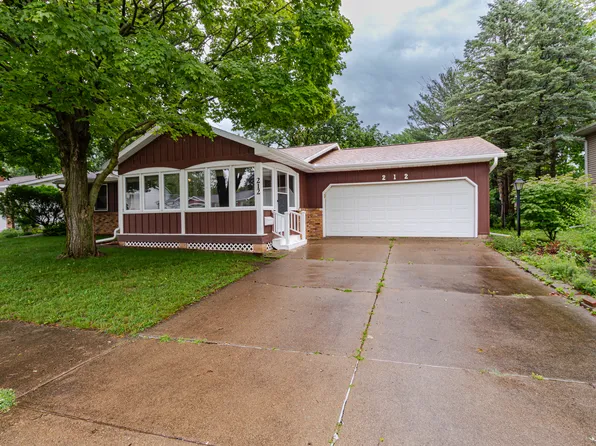 212 N Hazel St, Chillicothe, IL 61523