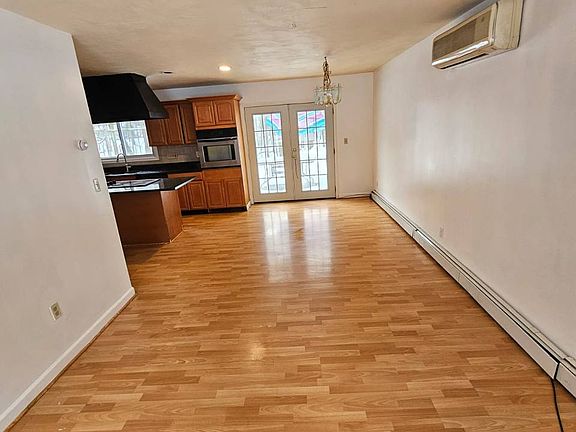 4th image of 20 Mockingbird Ln