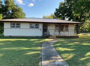628 Maple St, Chetopa, KS 67336