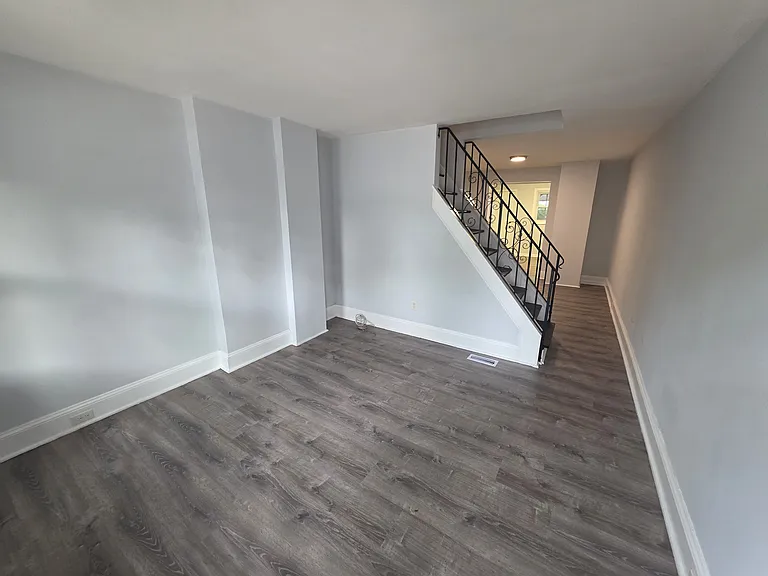 714 Roebling Ave — Photo 11