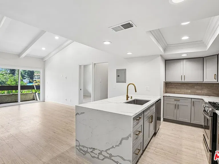 2700 Cahuenga Blvd E #4313 — Photo 11