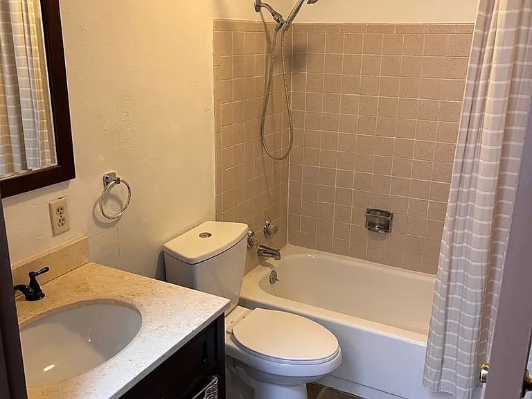406 Griffin St #C — Photo 8