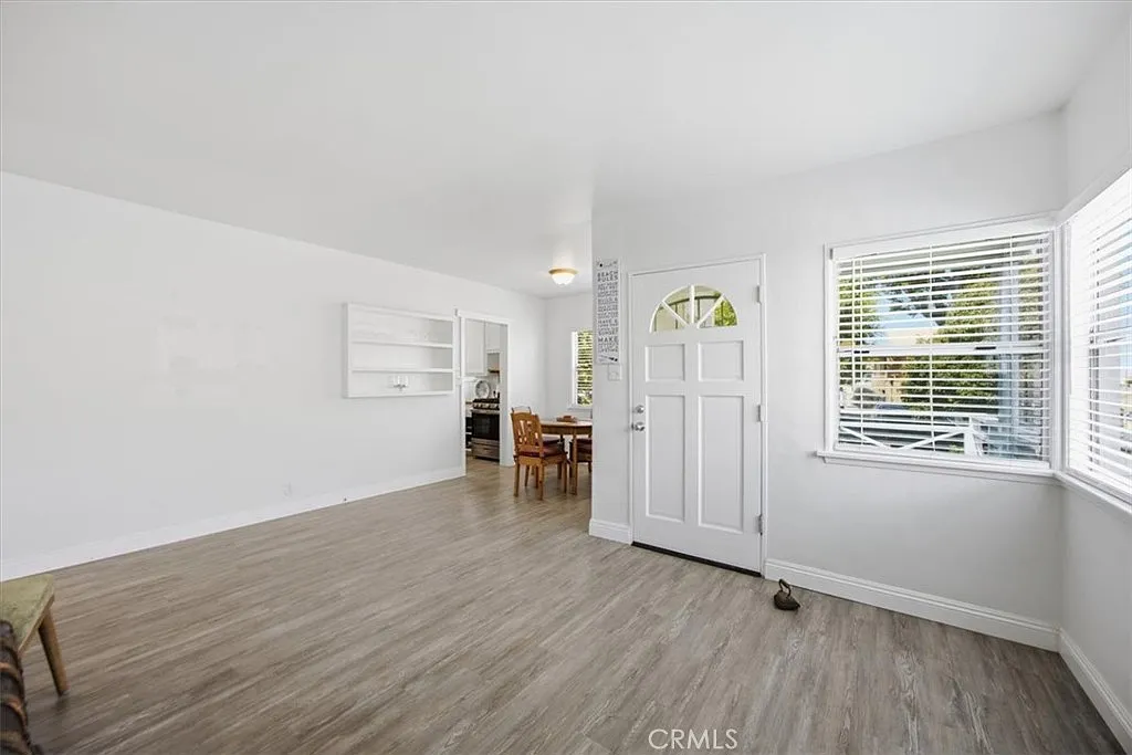 2 bed, 820 sqft, $4,950 — Photo 4
