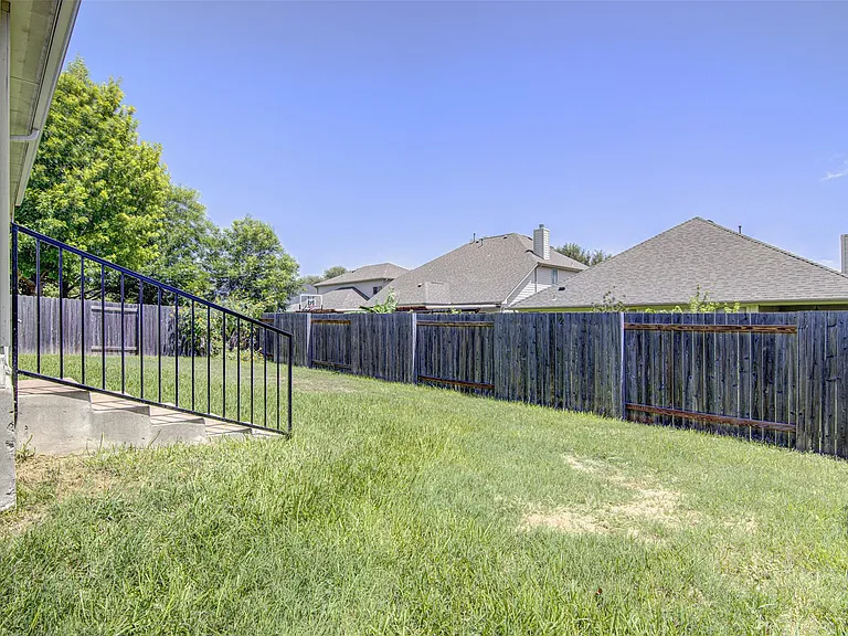 1610 Greenside Dr — Photo 31