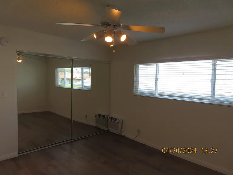 5760 Whitsett Ave #H — Photo 11